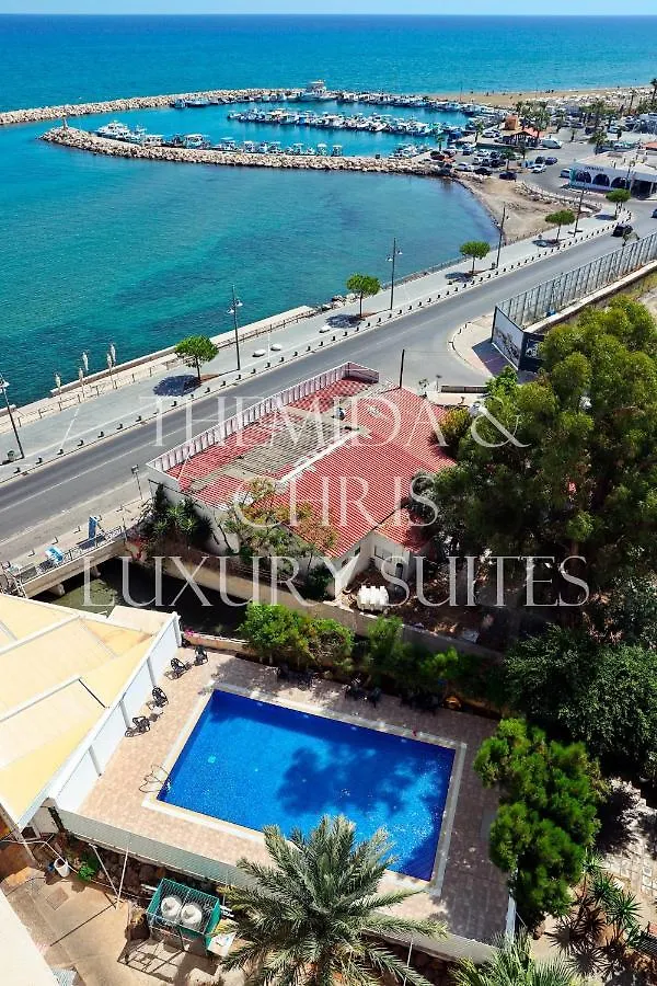 Luxury Penthouse 1Br-Seafront-Seasonal Pool-Central Larnaka Apartment