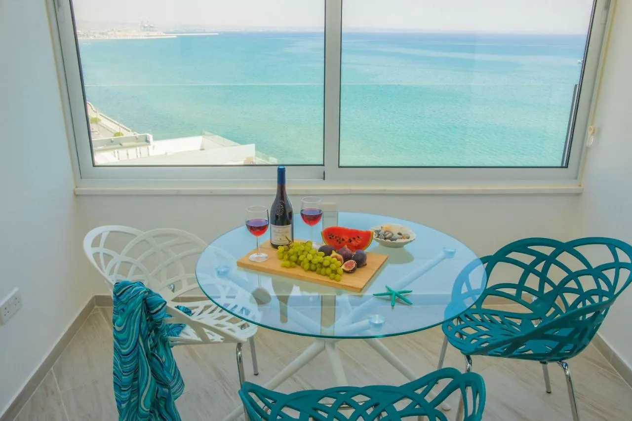 Luxury Penthouse 1Br-Seafront-Seasonal Pool-Central Apartment Larnaca