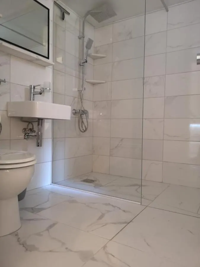 Beachfront Skyline Retreat 1Br Pool Central 0*, Larnaca Cypr
