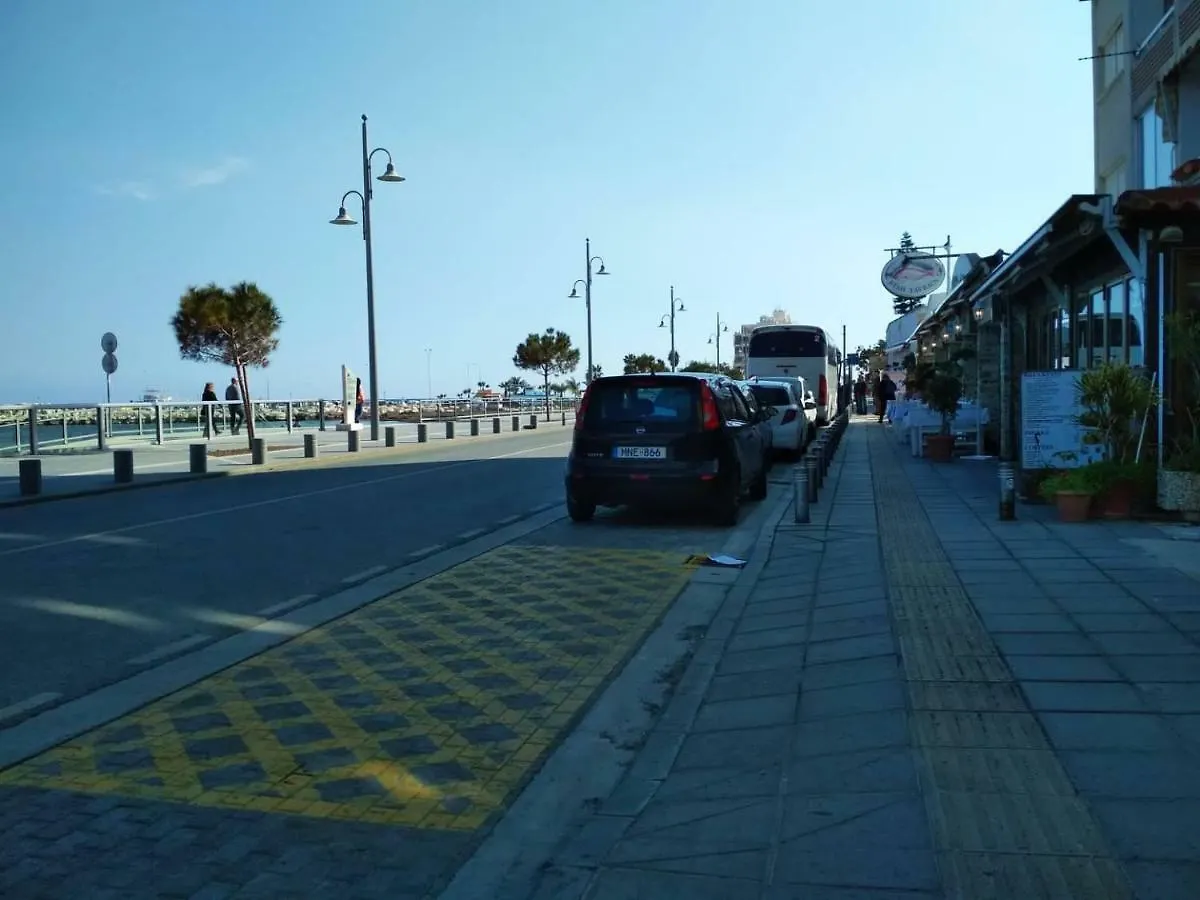 Beachfront Skyline Retreat 1Br Pool Central 0*, Larnaca Cypr