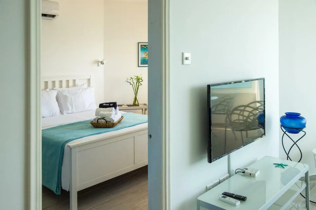 Beachfront Skyline Retreat 1Br Pool Central Larnaca