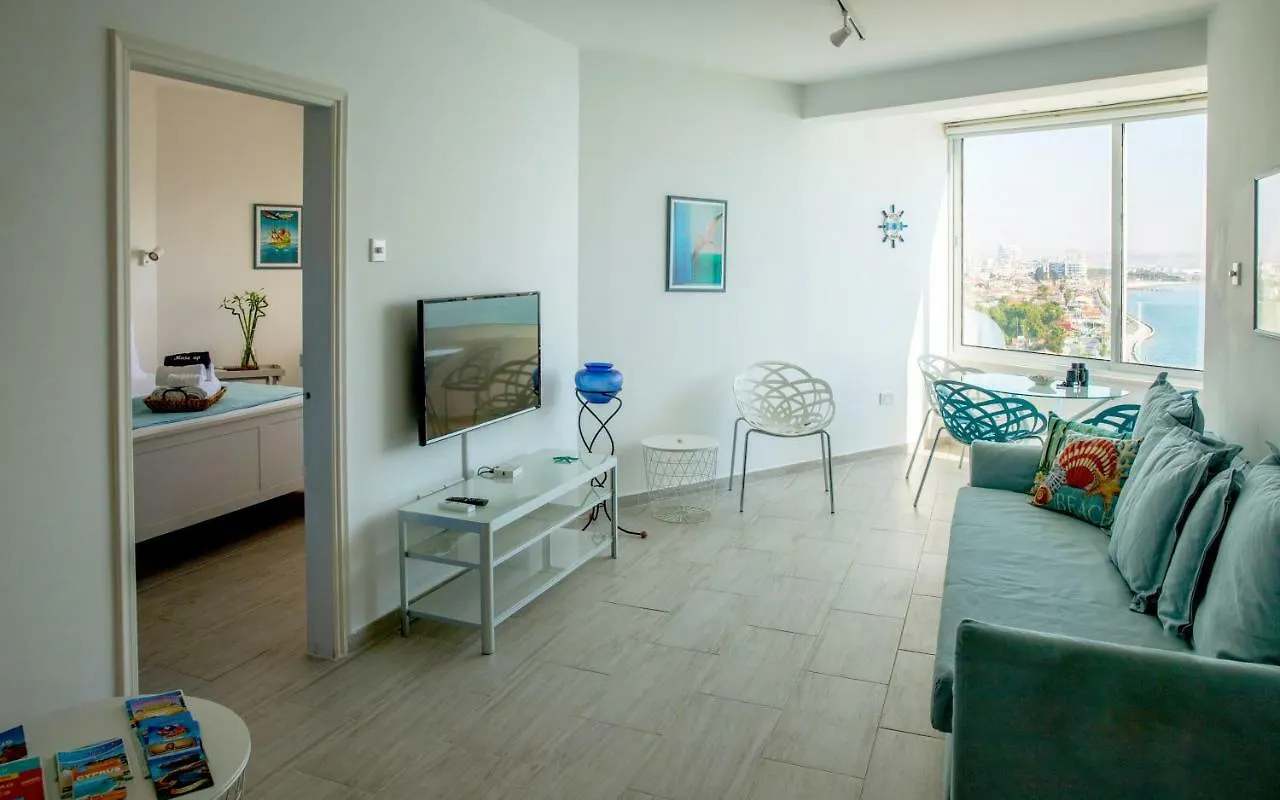 Beachfront Skyline Retreat 1Br Pool Central Larnaca